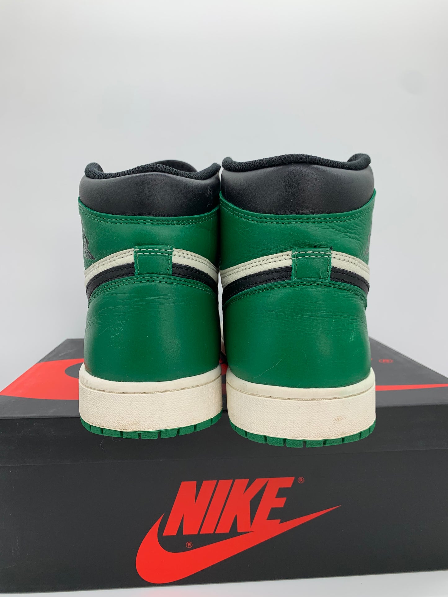 Size 9.5 - Jordan 1 Pine Green 1.0 2018