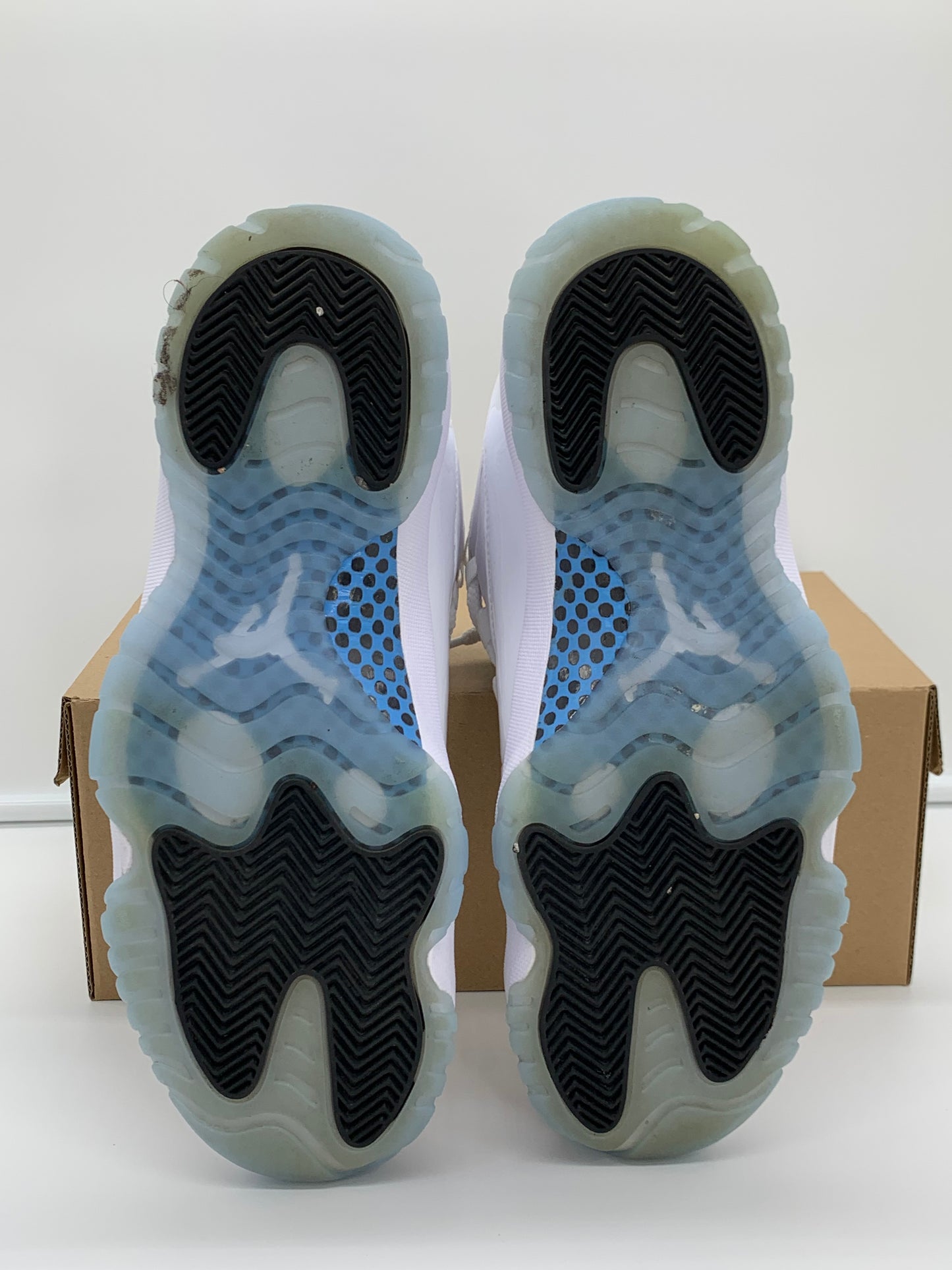 Size 9.5 - Jordan 11 Columbia 2024