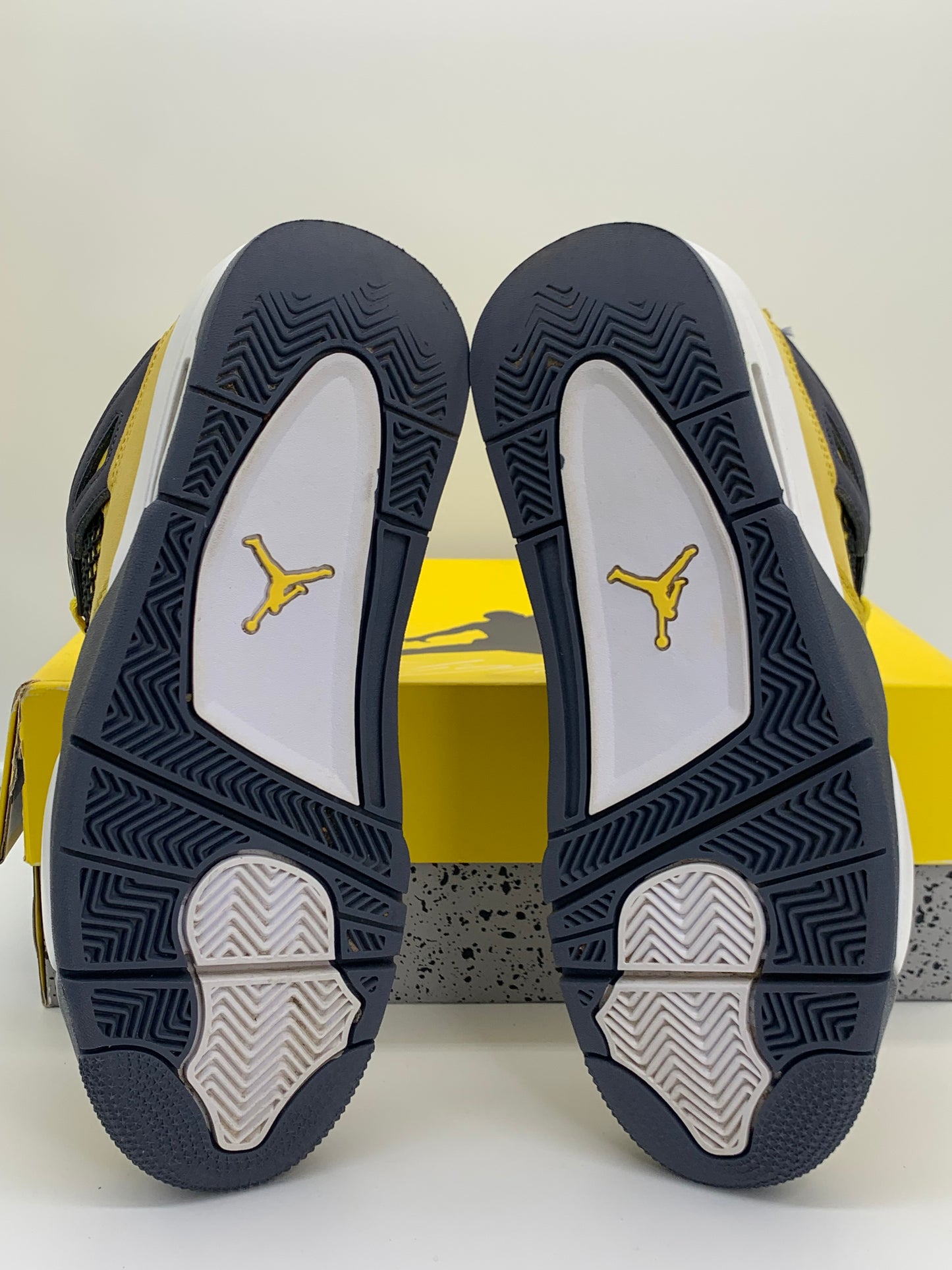 Size 7.5 - Jordan 4 Lightning